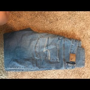 Light wash American Eagle Skinny Jeans
